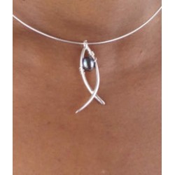  Holy Kiss Fish Pendant With Pearl