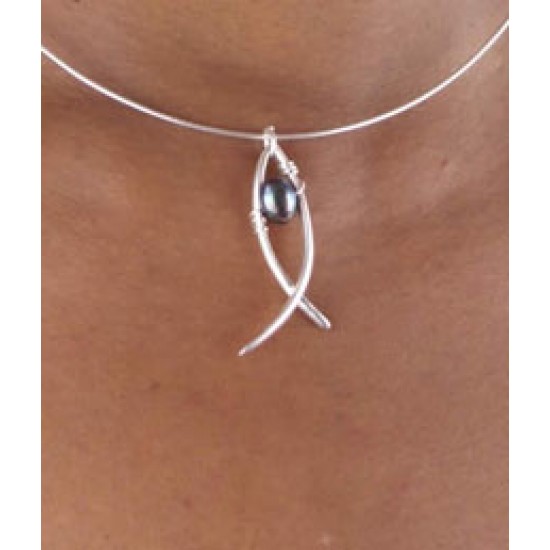  Holy Kiss Fish Pendant With Pearl